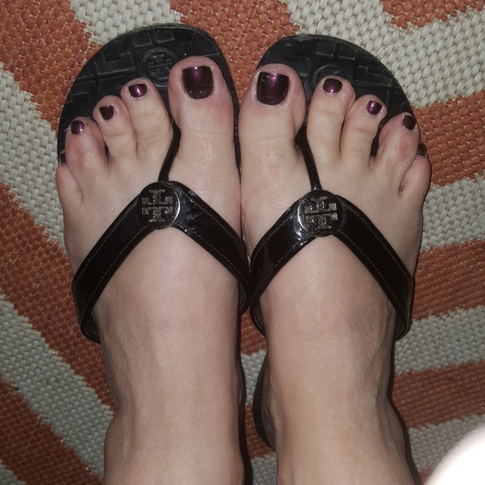 Authentic Tory Burch leather flip flop sandals